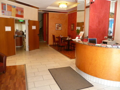 Hotel Mondial Dusseldorf Exterior photo